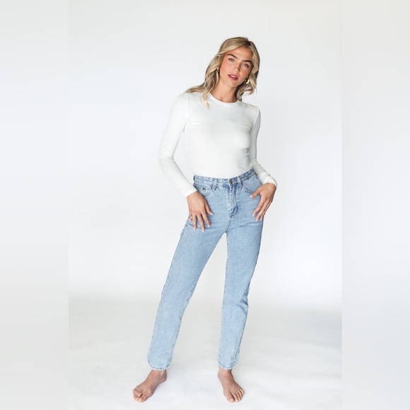 NWT Pink Lily Light Wash Mom Jeans - Picture 6 of 12